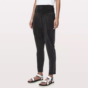 NWOT Lululemon Slouchy Black Pant